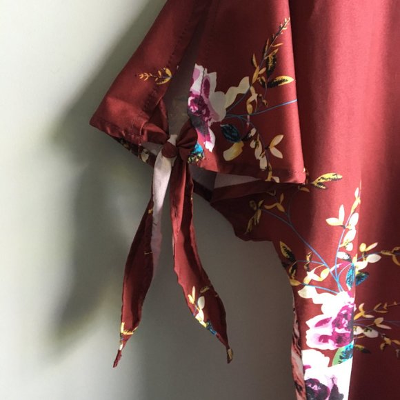 ⚪ 3/$15 SHEIN burgundy floral cold shoulder top - Picture 9 of 15